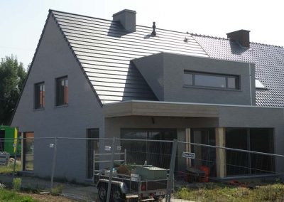 Dakrenovatie met zwarte Eternit Palace pan en platform - West-Vlaanderen