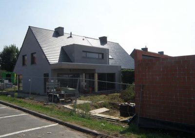 Dakrenovatie met zwarte Eternit Palace pan en platform - West-Vlaanderen