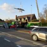 Dakwerken Depraetere Desselgem dakrenovatie - tijdens de werken - kraanwerken